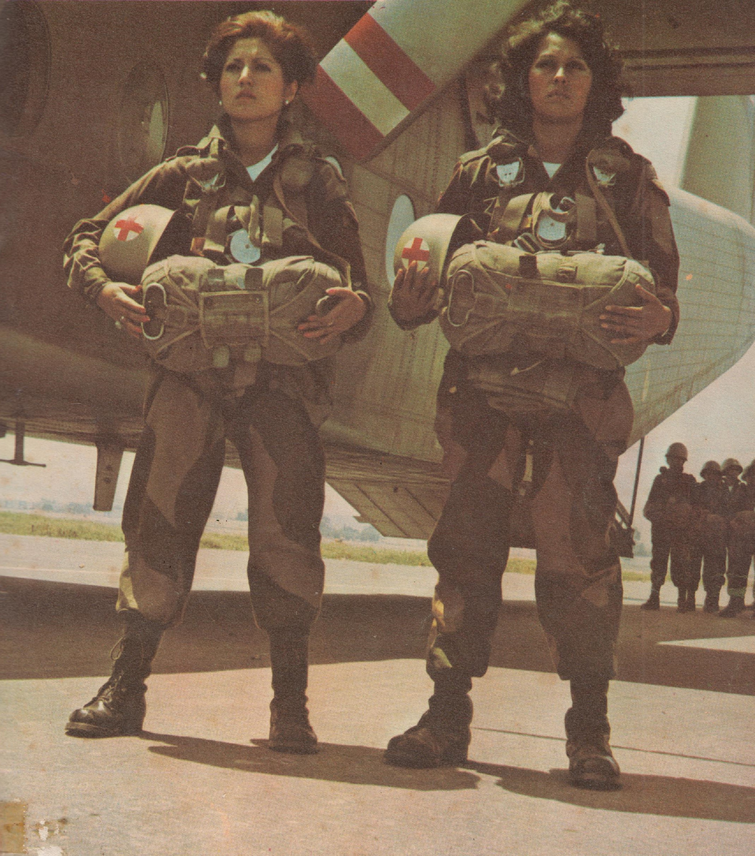 Mujeres, sanidad militar, paracaidistas 1975. Ejército del Perú